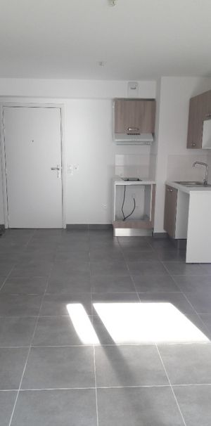 Location Appartement 2 pièces 35m² MARSEILLE 10ème - Photo 1