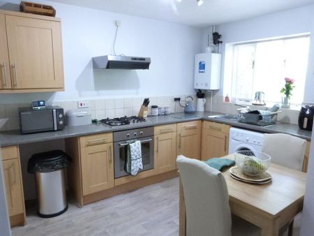 2 bedroom terraced house to rent - Photo 2