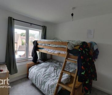 3 bedroom semi-detached house to rent - Photo 4