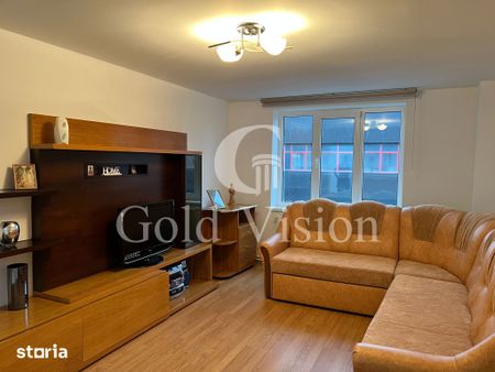 Apartament cu 4 camere, decomandat, 80 mp utili, zonă centrală - Photo 3