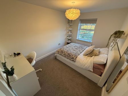 3 bedroom semi-detached house to rent - Photo 5