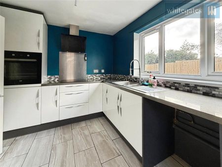 3 bedroom detached house to rent - Photo 4