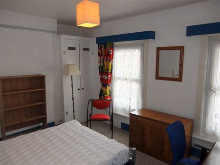 4 Bed End Terrace, Queens Park Road, BN2 - Photo 2