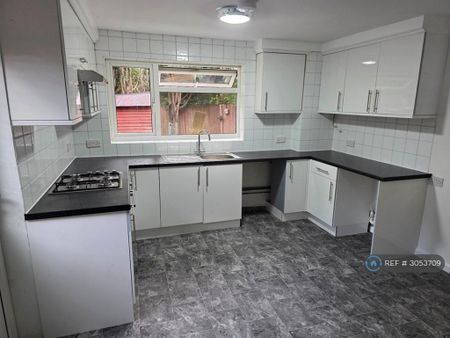 4 bedroom detached house to rent - Photo 5