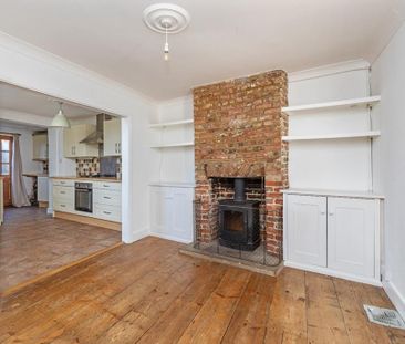 3 bedroom end of terrace house to rent - Photo 2
