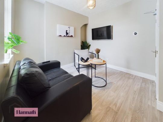 Room 5, 46 Portmore Street, Portadown, Craigavon, BT62 3NF - Photo 1