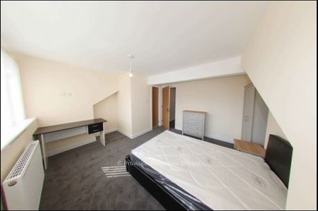 6 Bedroom Student Lets in Leeds - Photo 2