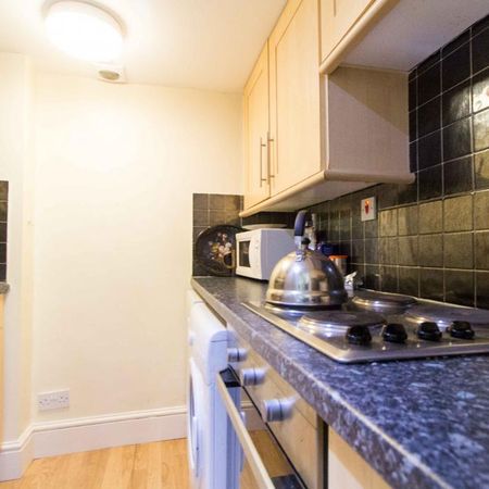 1 bedroom flat to rent - Photo 3