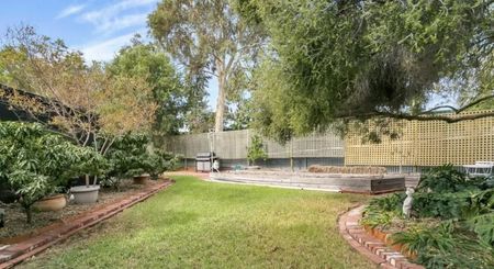 Family home in convenient location - Photo 3