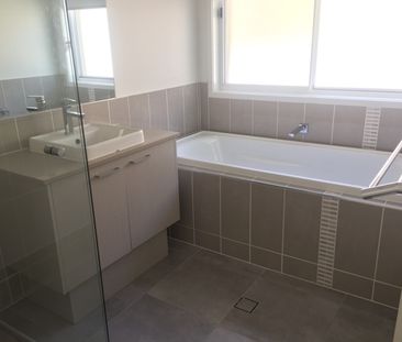 Beautiful Four Bedroom Home in Maudsland - Photo 6