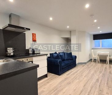 1 bedroom in a flat share to rent - Photo 1