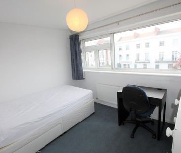 6 bedroom flat to rent - Photo 2