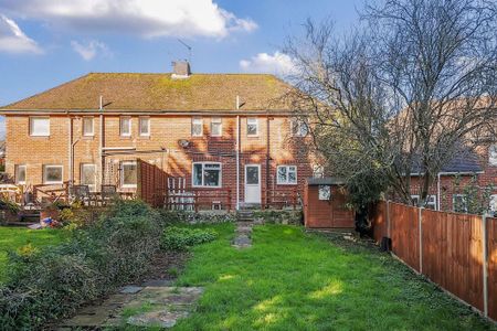 5 bedroom semi-detached house to rent - Photo 4