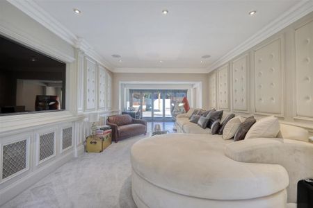 4 bedroom detached house to rent - Photo 3