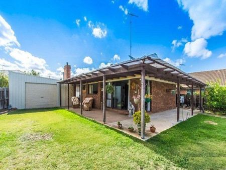 FAMILY HOME IN QUIET COURT - Photo 5