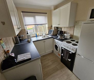 1 bed Town House - To Let - Photo 3