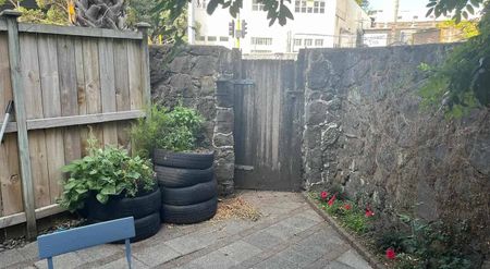 3bedroom, 2bathroom townhouse, private backyard - Photo 5