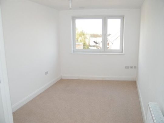 Avontar Court, South Ockendon, Property for rent - Photo 1