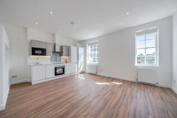Studio to rent - Photo 1