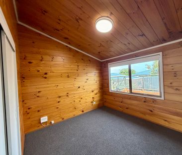 Charming Family Home with Pool in Papamoa Beach - Photo 2