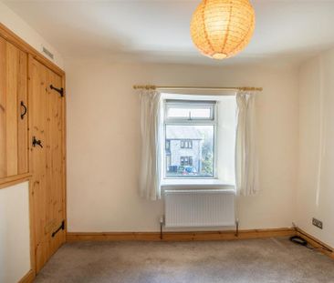 2 bedroom end of terrace house to rent - Photo 3