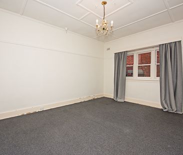 9 Kurrajong Avenue, St Kilda East VIC 3183 - House For Rent | Domain - Photo 5