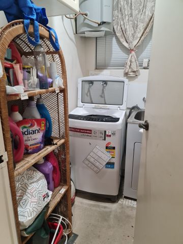 Cabramatta - Photo 2