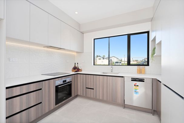 Stylish 3-Bedroom Home with Study - Photo 1