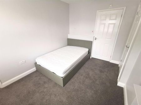 1 bedroom house of multiple occupation to rent - Photo 2