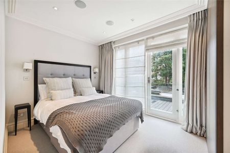 Beautifully finished five bedroom family home in South Kensington. - Photo 3