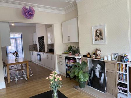 6 bedroom house to rent - Photo 2