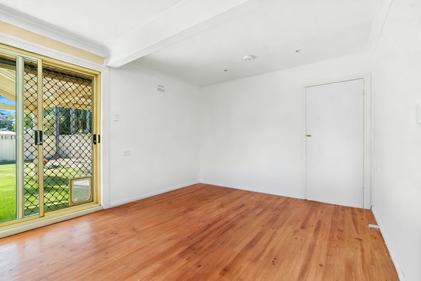 Beautiful 4-Bedroom Home in Center of Holsworthy - Photo 1