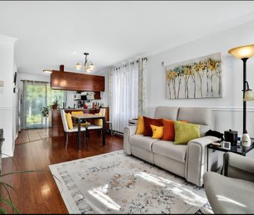 4 1/2 STYLE MAISON DE VILLE SUR 2 ÉTAGE - Photo 2