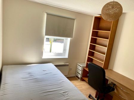 3 bedroom flat to rent - Photo 3