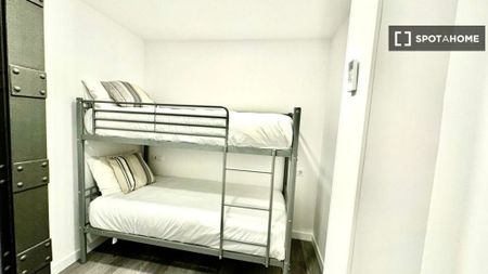 5 room luxury Flat for rent in Madrid, Spain - Photo 2