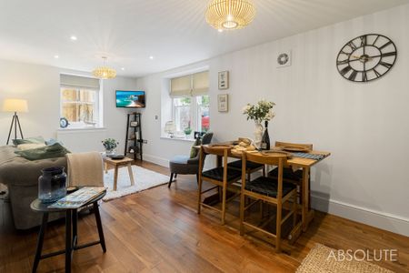 2 bed flat to rent in Watcombe Beach Road, Torquay, TQ1 - Photo 2