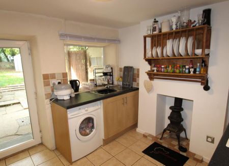 2 bedroom terraced house to rent - Photo 4