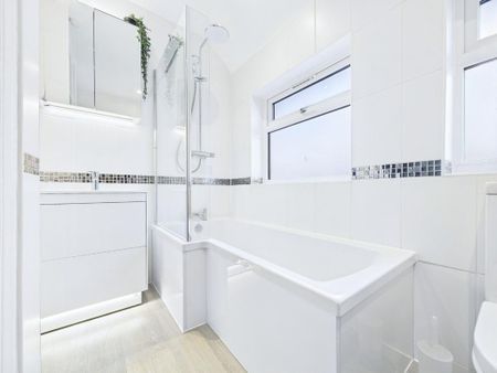 3 bedroom semi-detached house to rent - Photo 3