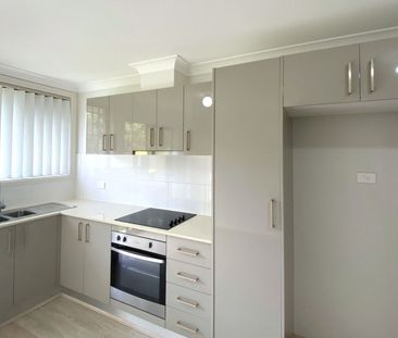 Beautiful Flat with off Street Parking&excl; - Photo 6