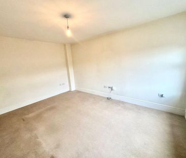 3 bedroom House To Let Total Size: 1054 SQ FT - Photo 1