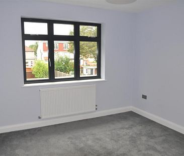 Queens Walk, Harrow, Middlesex HA1 1XS - Photo 5