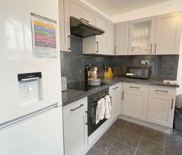 Modern House in Treforest - Photo 4