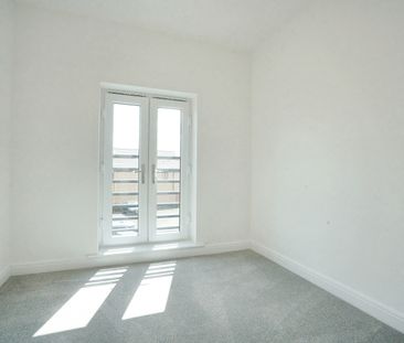 Harrington Close, Northampton - Photo 6