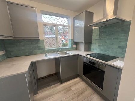 3 bedroom semi-detached house to rent - Photo 3