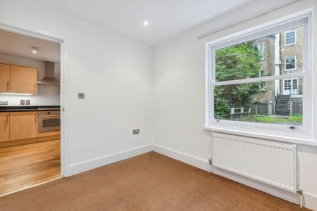 3 bedroom house in London - Photo 4