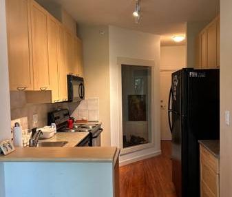 1 bdrm + den in great location - Photo 1