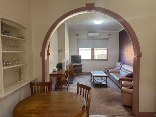 Tamworth Furnished Accommodation - West Tamworth - Photo 1