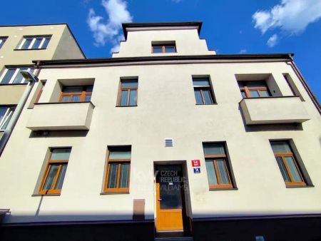 Světlý, kompletně zařízený byt 2+kk s klimatizací a zahradou | Praha 15 – Hostivař - Фото 4