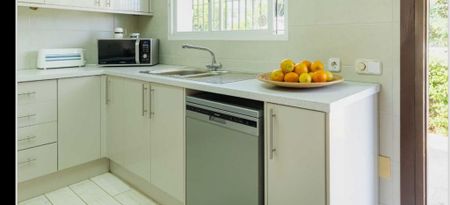 Luxury 4 room Detached House for rent in Benalmádena, Andalusia - Photo 4