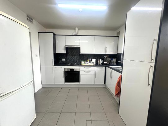 Warner Close, Harlington, Hayes, UB3 5LG - Photo 1